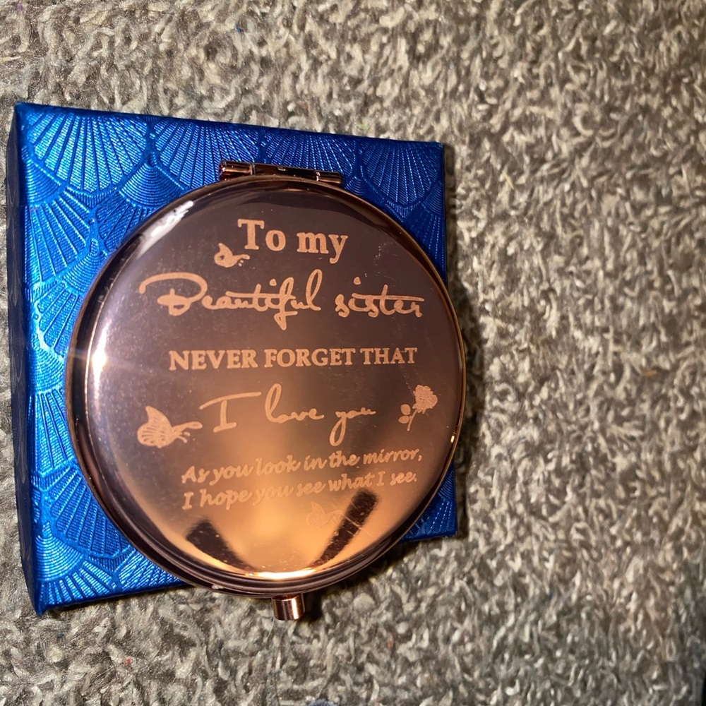 Pocket mirror